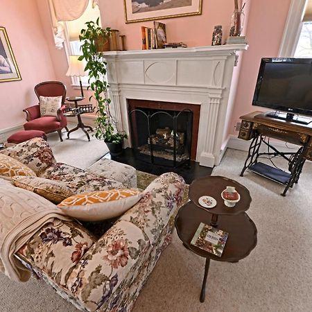 The Bed And Breakfast At Oliver Phelps Canandaigua Room photo