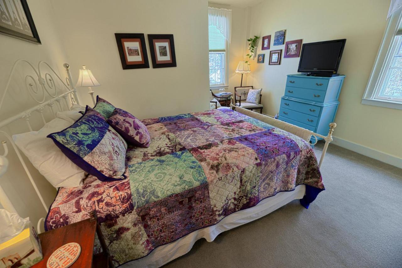 The Bed And Breakfast At Oliver Phelps Canandaigua Room photo