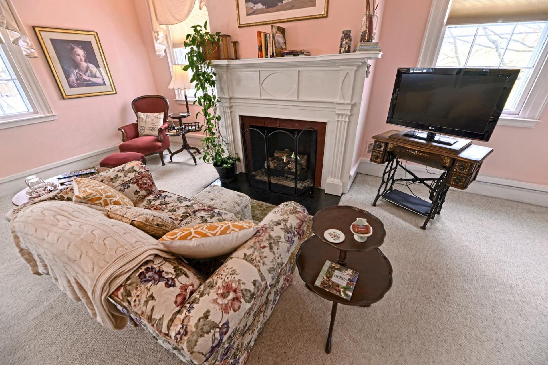 The Bed And Breakfast At Oliver Phelps Canandaigua Room photo